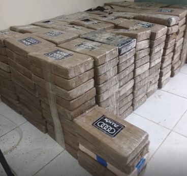 Operação internacional apreende 1,3 tonelada de cocaína em alto mar