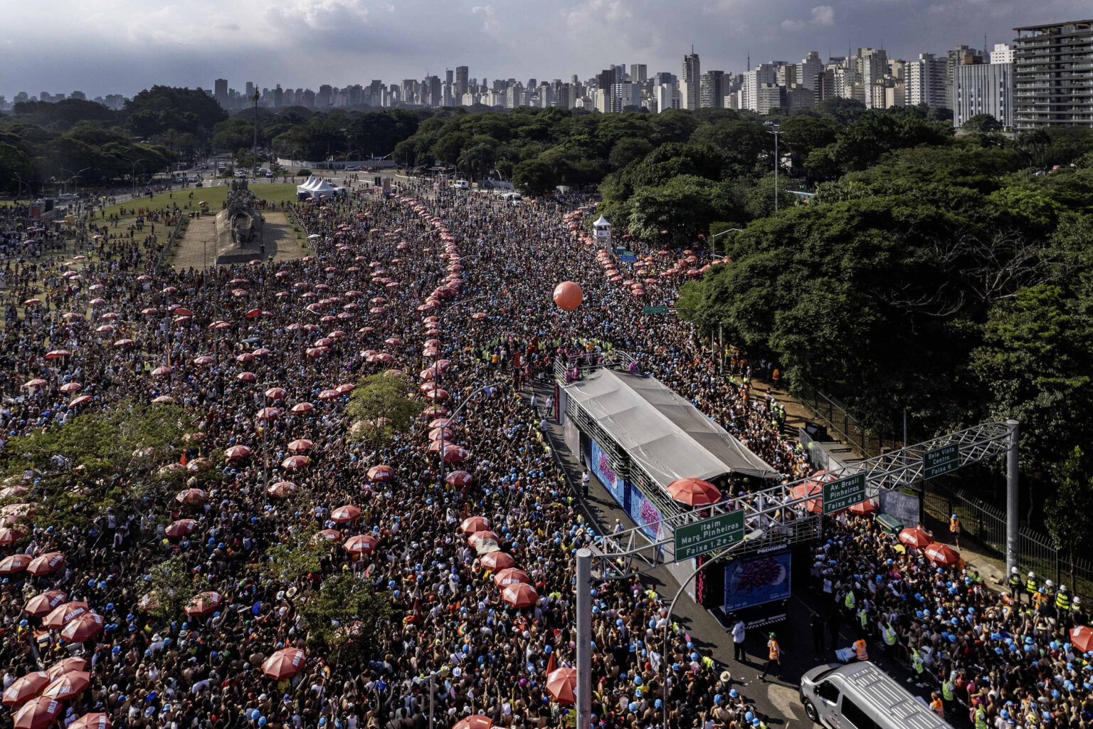 Tumulto no Bloco CarnaLau, no Ibirapuera
